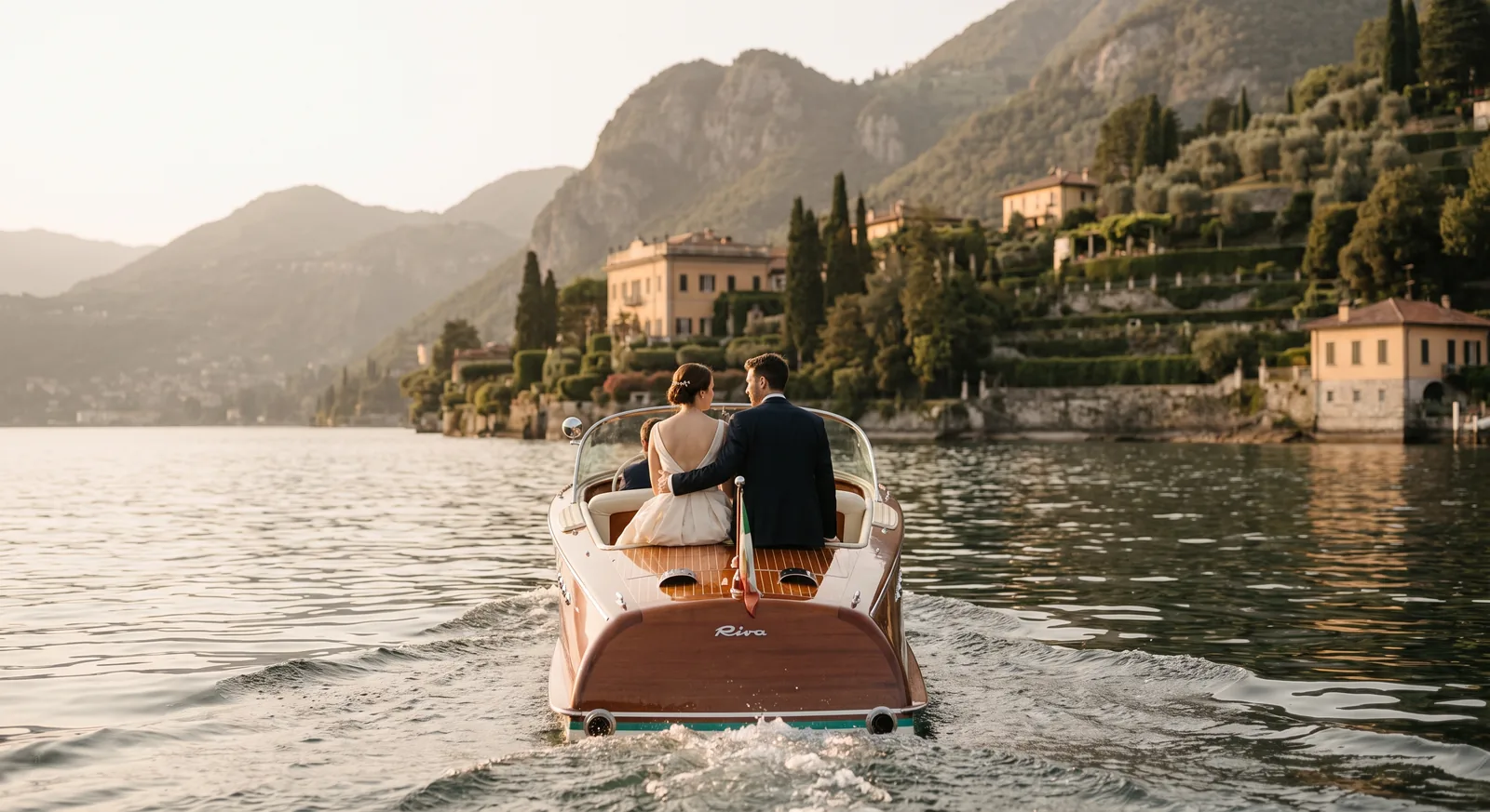best wedding planners in italy arranging Lake Como boat
